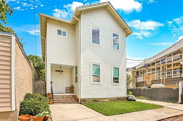 3 bed, 3.0 bath, 1850 sqft, $3,200 — Photo 2