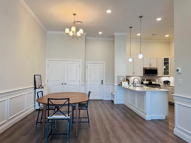 320 Middlesex Ave #D-405 — Photo 8