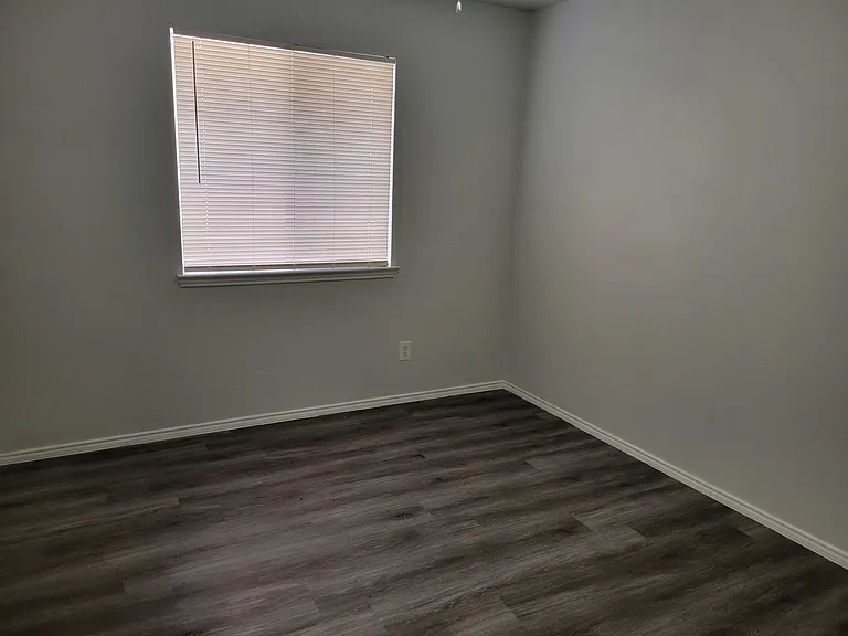 2450 Meadowgate Ln — Photo 12