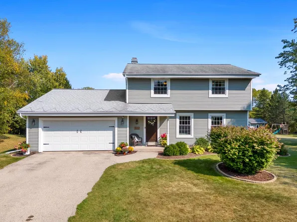 4912 Edge O Woods DRIVE, West Bend, WI 53095