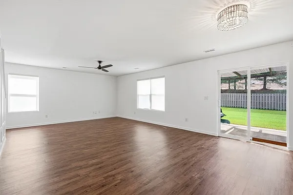 4599 Woodford Cir — Photo 6