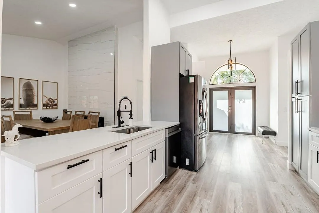 6 bed, 4.0 bath, 2561 sqft, $10,000 — Photo 2