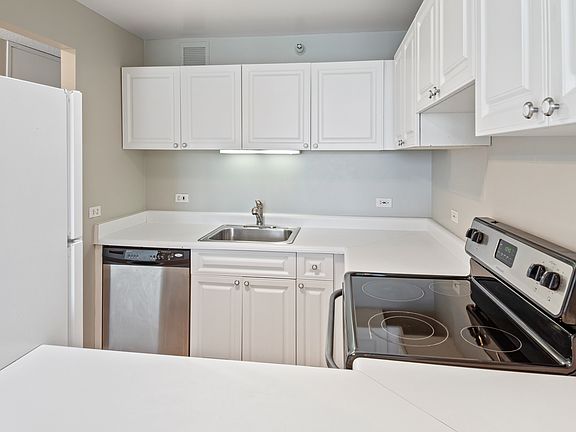 2nd image of 3660 N Lake Shore Dr APT 1310