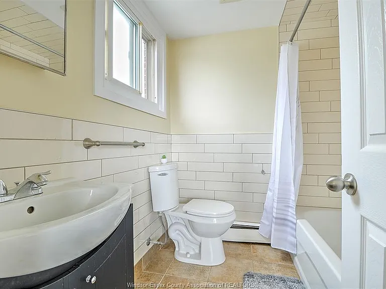 821 Pillette Rd #7 — Photo 9