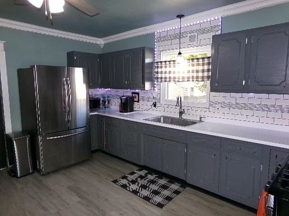 3rd image of 521 Caroline St