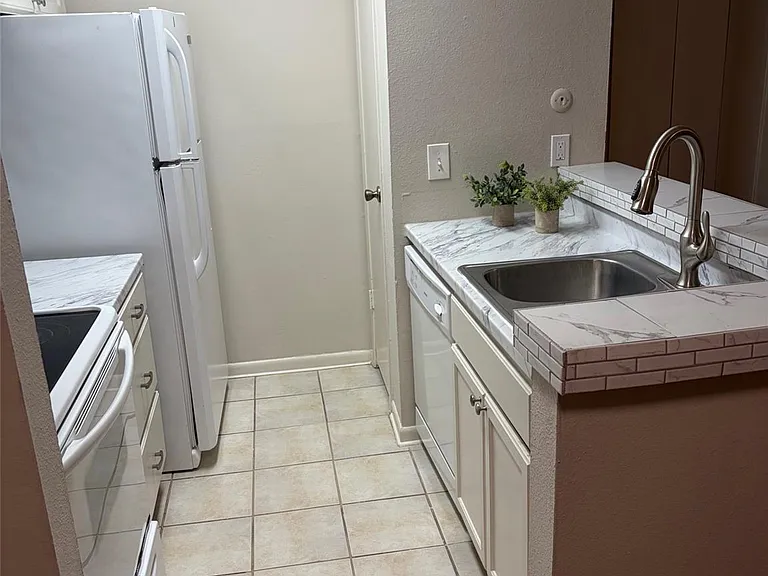 17331 Red Oak Dr #24 — Photo 3