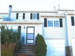 12 Hemlock Ct, Fishkill, NY 12524