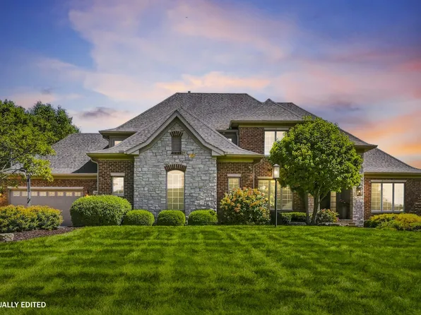 4861 Pigeon Creek Trl, Bettendorf, IA 52722