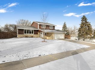 11620 River Hills Dr, Burnsville, MN 55337