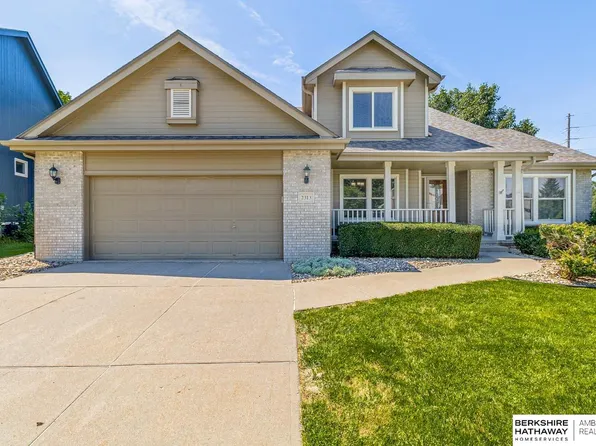 2313 Mayflower Rd, Bellevue, NE 68123