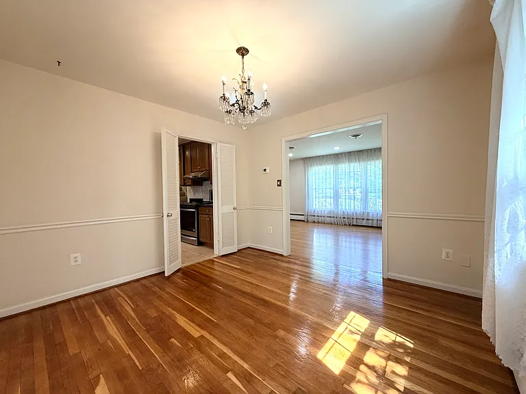 7529 Cayuga Ave — Photo 12