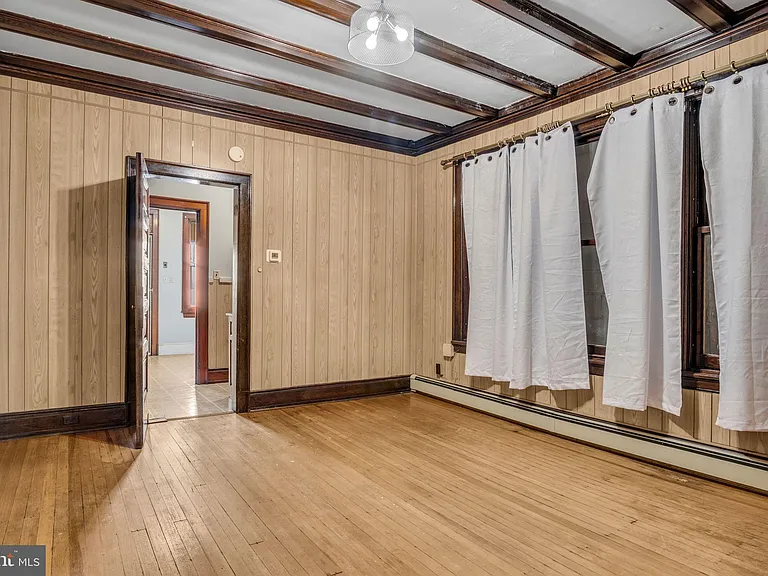 727 E Market St — Photo 11