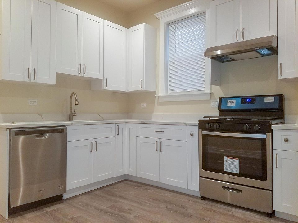 1st image of 2927 W Belmont Ave