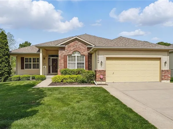 2804 S Woodbury Dr, Independence, MO 64055