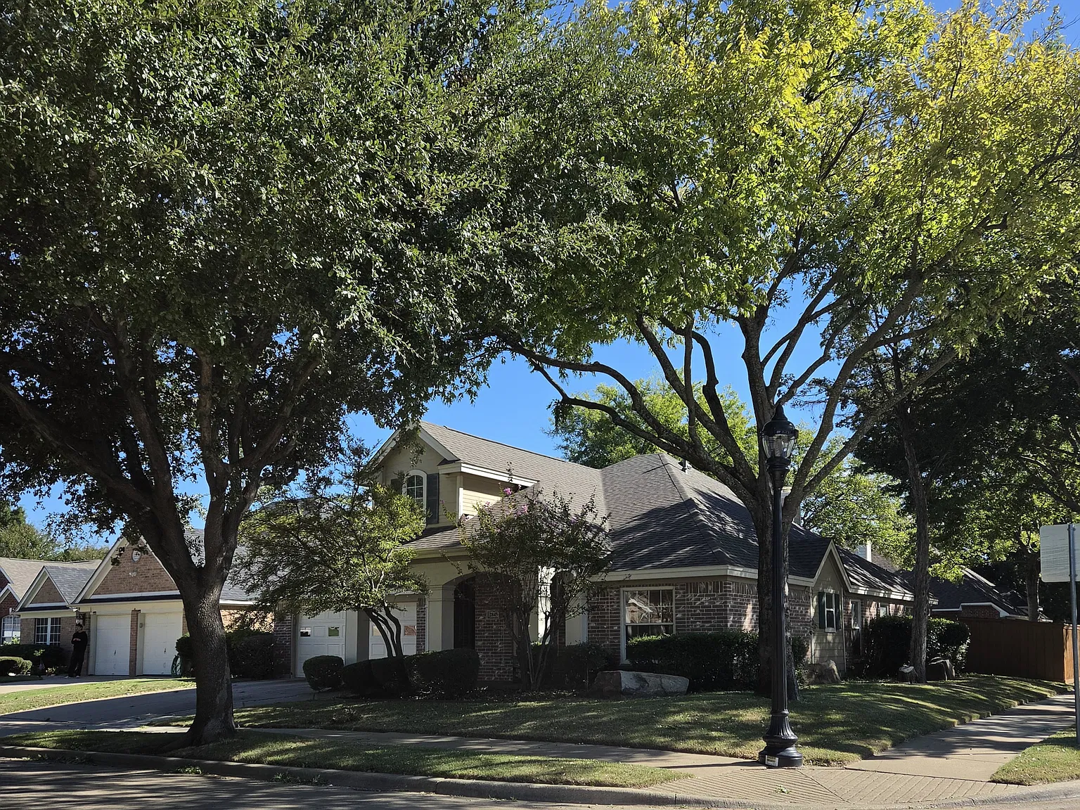 3 bed, 2337 sqft, $2,500 — Photo 2