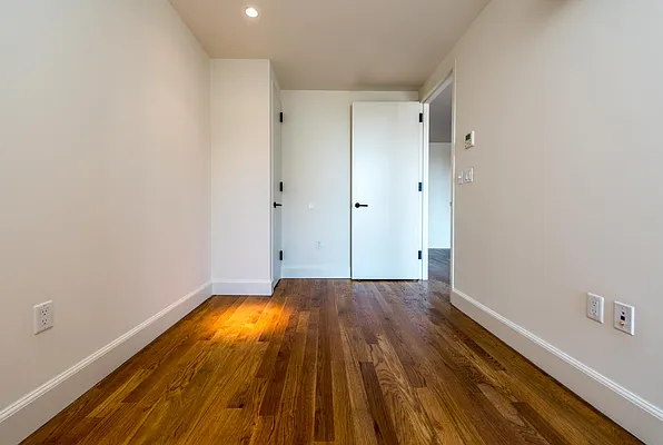 Rented by Nooklyn NYC LLC | media 84