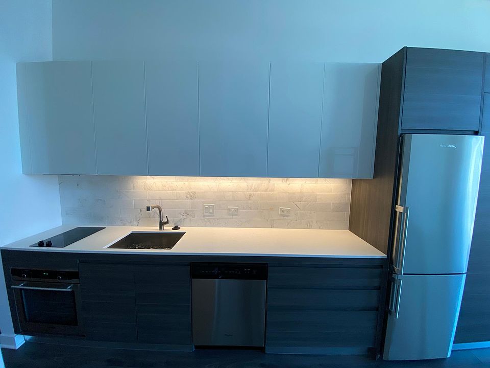 1st image of 156 W Kinzie St #602