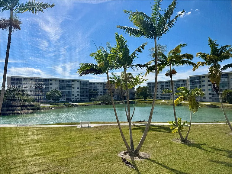 2855 Leonard Dr #H202 — Photo 5