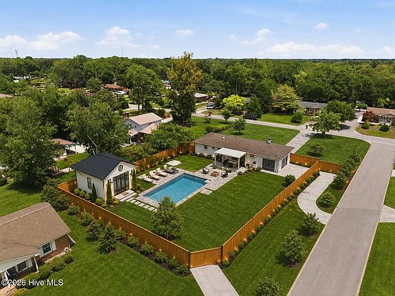 3rd image of 501 Long Leaf Acres Drive