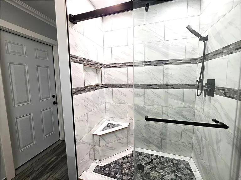221 E Maple St — Photo 18