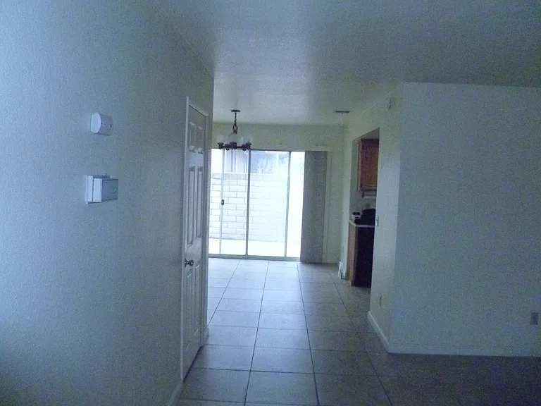285 S Poplar Ave #B — Photo 5