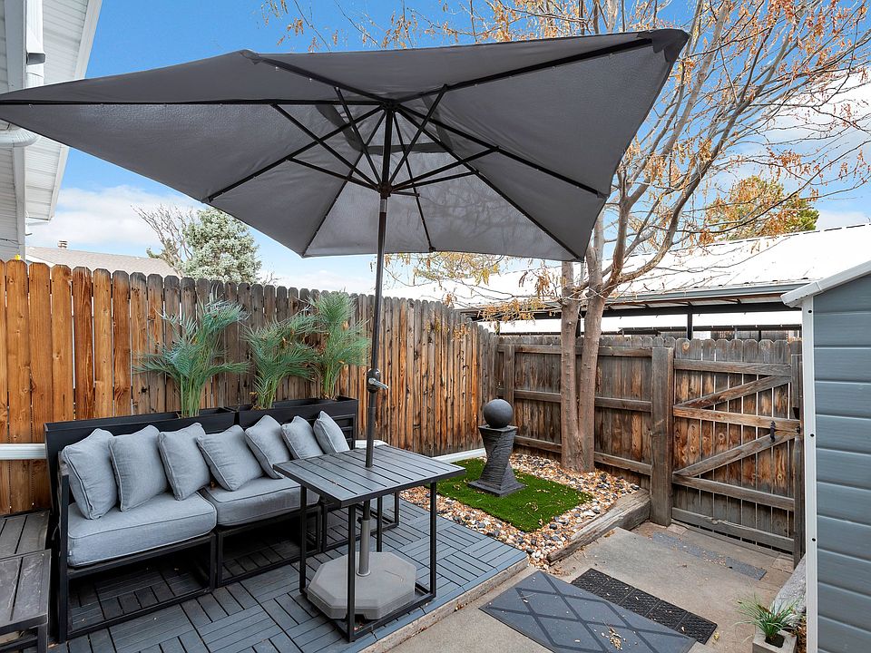 Back Patio w/ Fountain!