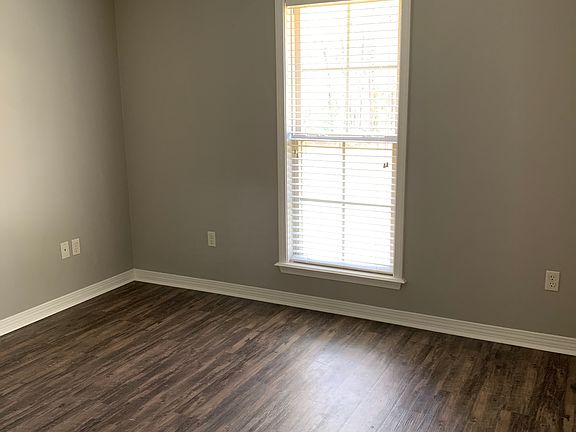 4th image of 33 Pear Orchard Dr