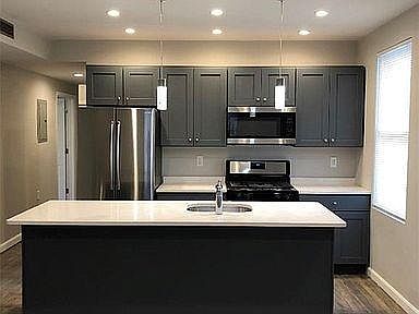 2nd image of 256 Carpenter St #1
