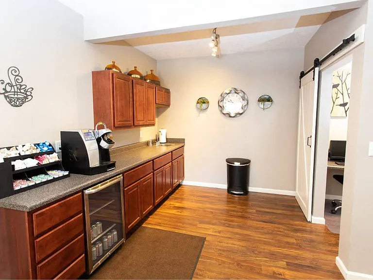 Burberry Place Apartments — Photo 26