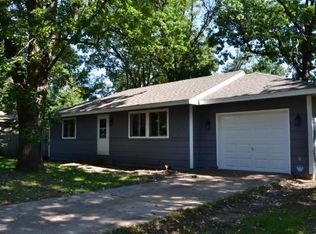39409 Oak Ridge Dr, North Branch, MN 55056