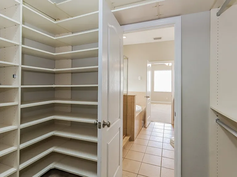 7935 Camden Woods Dr — Photo 9