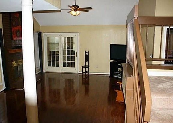 4th image of 4521 Sussex Ave