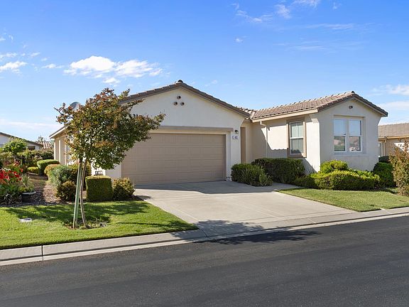 2nd image of 403 Bay Oaks Way
