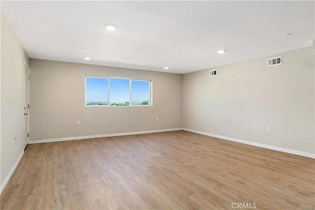 2 bed, 1212 sqft, $2,600 — Photo 3