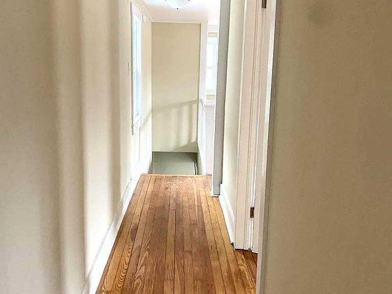 19 Center Streetsingle Family — Photo 13