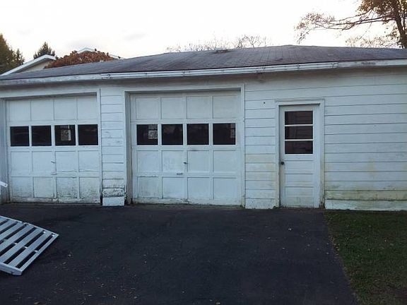 2 + Stall Garage