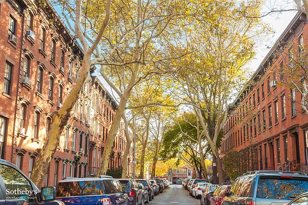 Sold by Sotheby's International Realty | media 31