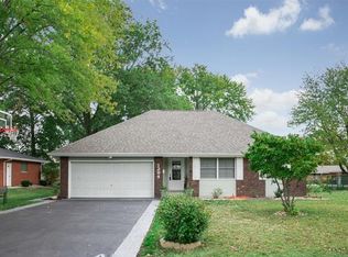 1294 Crestview Dr, Breese, IL 62230