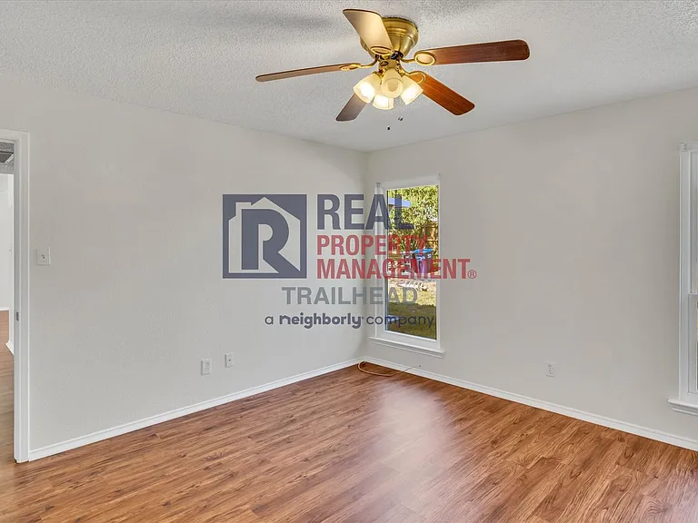 732 Burlington Ave — Photo 16