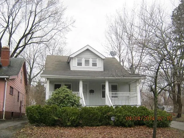 1966 Torbenson Dr photo 1