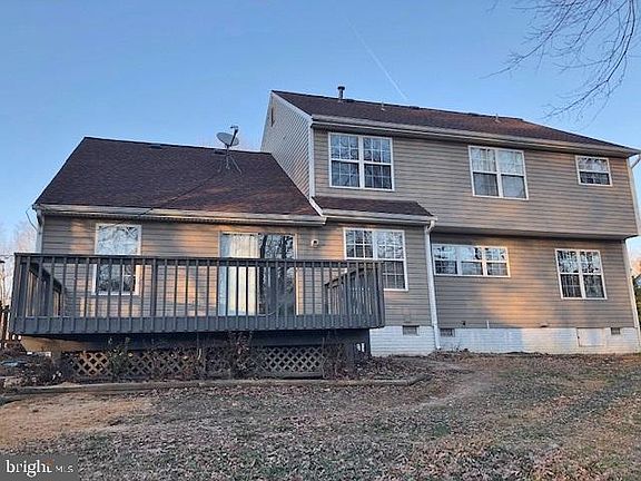 3rd image of 4911 Queensbury Cir
