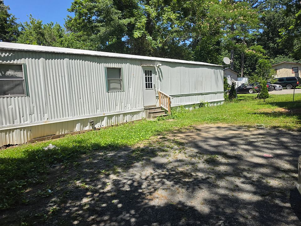 1st image of 8 Pine Hill Dr SW