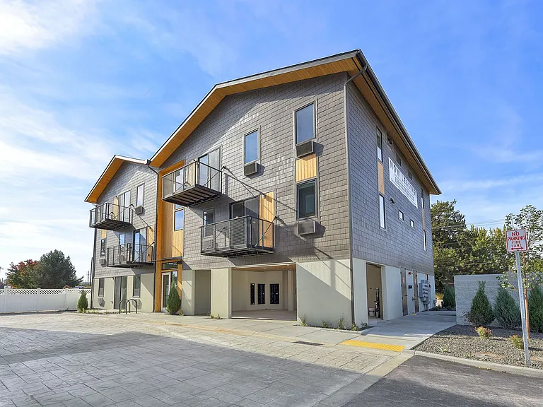 Veazey Park Apartments — Photo 6