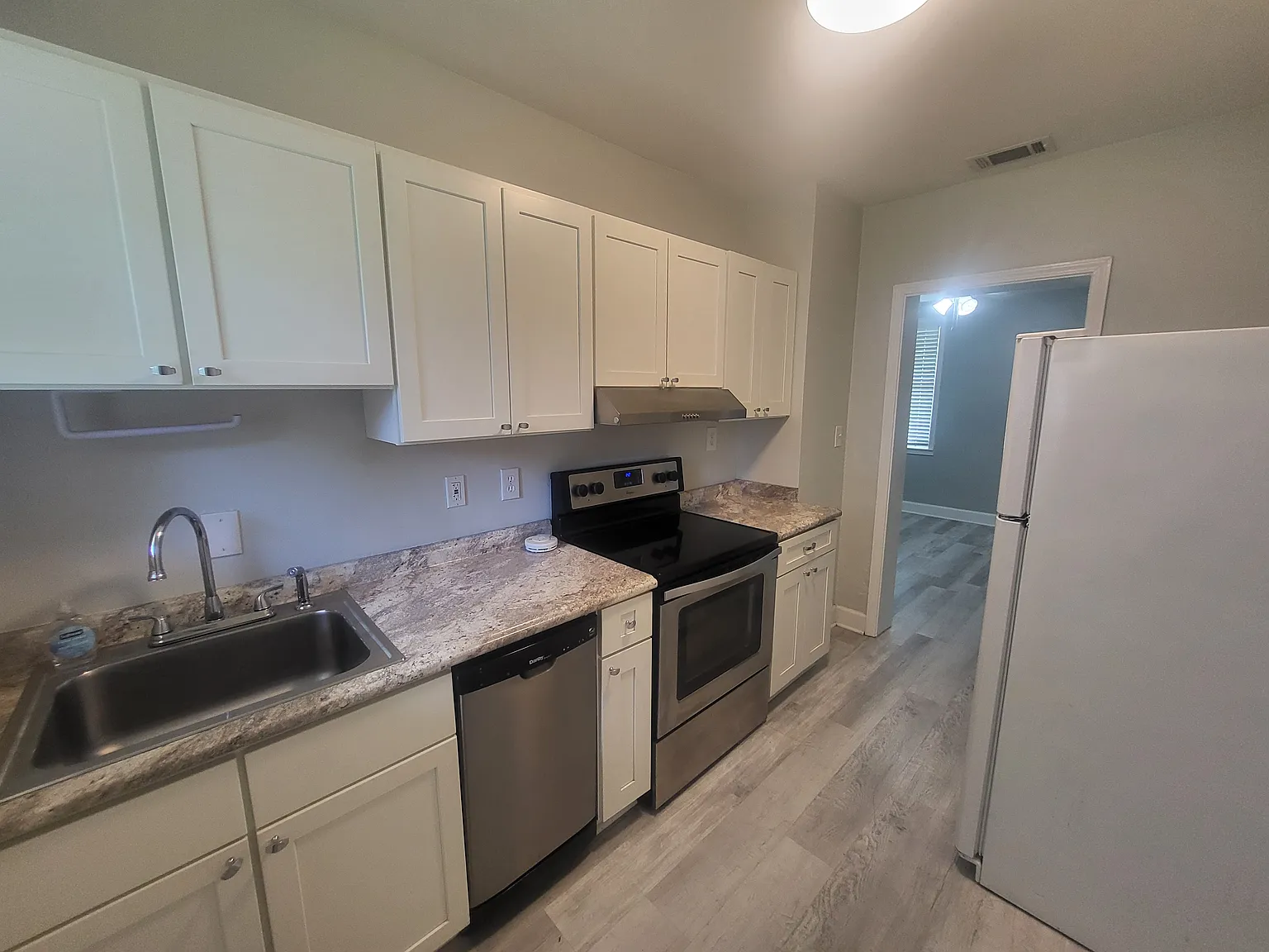 2 bed, 575 sqft, $1,225 — Photo 4