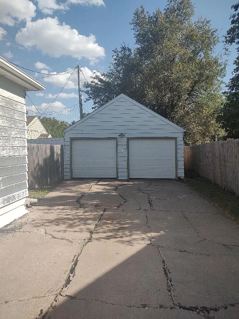 4 bed, 1472 sqft, $1,100 — Photo 2