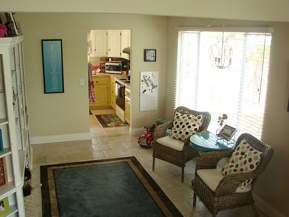 4th image of 318 Sycamore Ct
