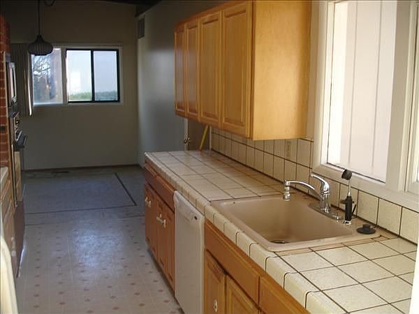 2nd image of 130 Kent Ct