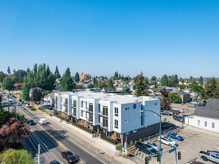1010 Apartments — Photo 9