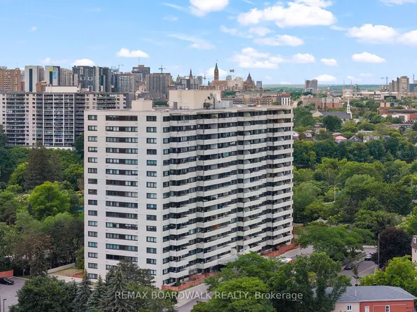 40 Landry St #812, Ottawa, ON K1L 8K4