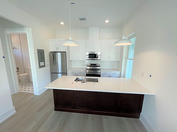 3rd image of 511 13th Ave S
